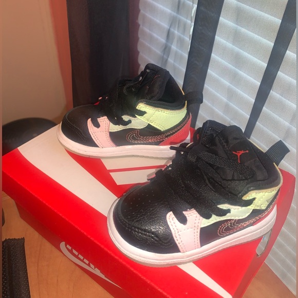 Nike sneakers - Picture 1 of 2